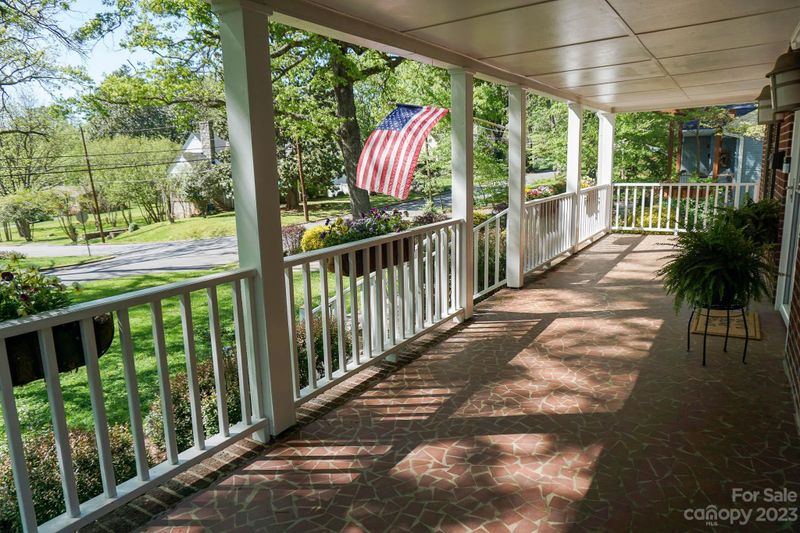 332 9th St NW, Hickory, NC 28601