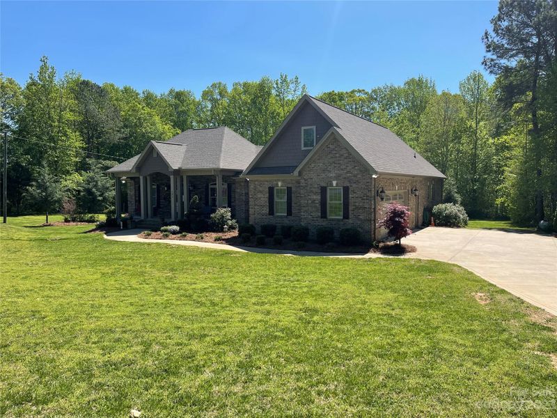 102 Barbour St, Cherryville, NC 28021