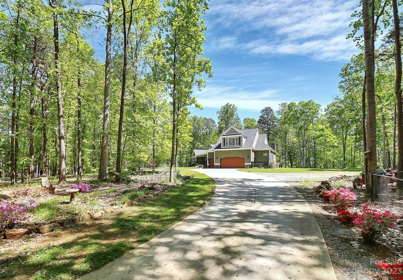 240 Michelle Ln, Mount Holly, NC 28120