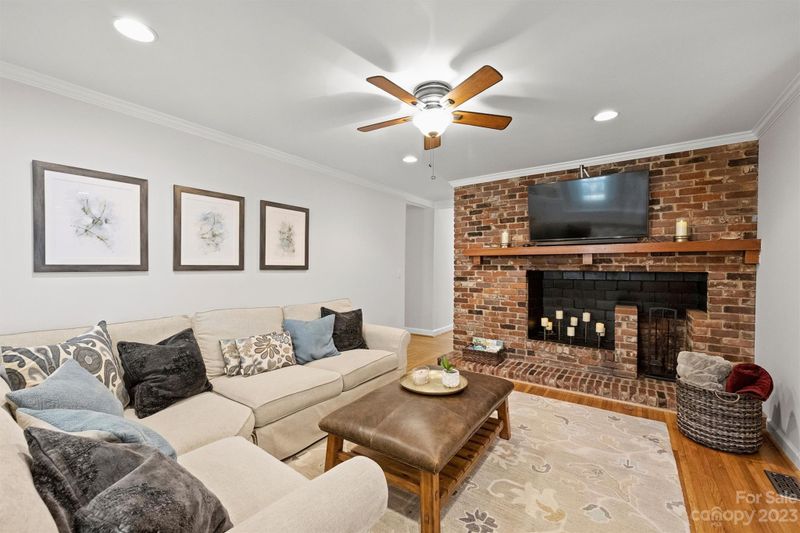 4318 Pemberton Dr, Charlotte, NC 28210