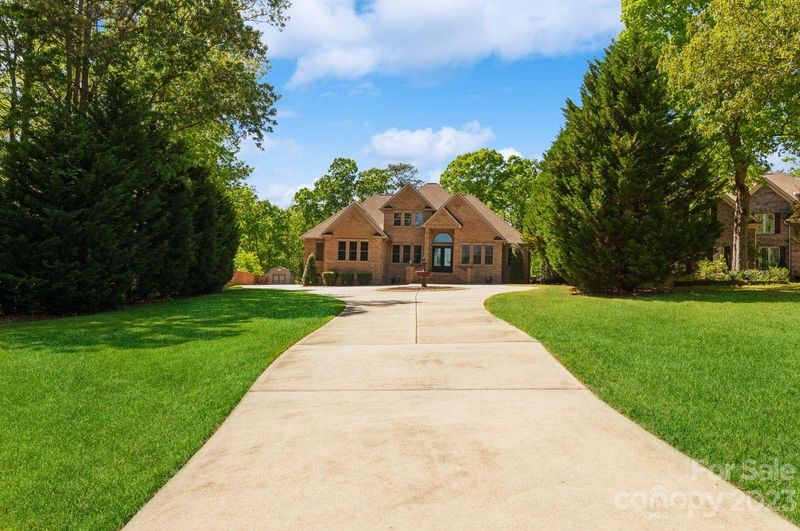 2520 Walker Rd, Matthews, NC 28105