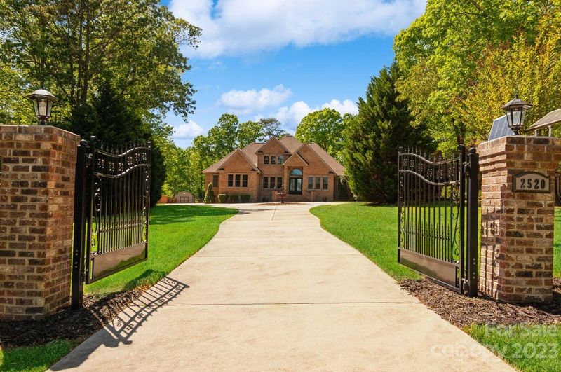 2520 Walker Rd, Matthews, NC 28105