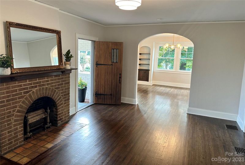 26 5th Ave NW, Hickory, NC 28601