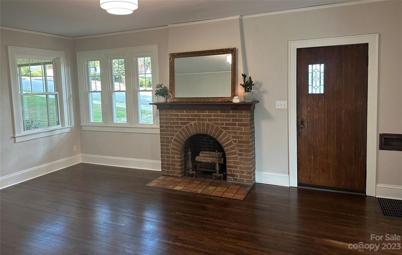 26 5th Ave NW, Hickory, NC 28601