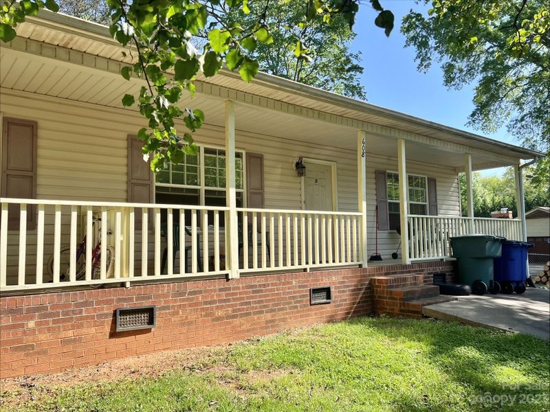608 3rd Street Pl SW, Conover, NC 28613