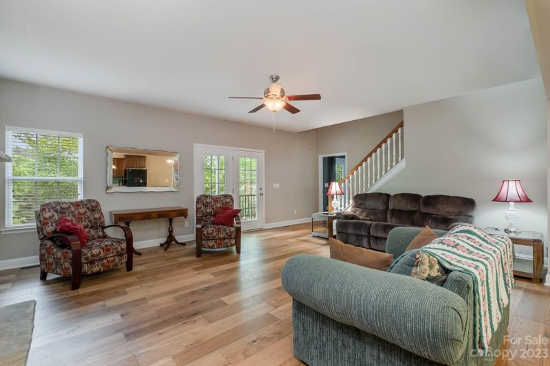 121 Stonecliff Ln, Stony Point, NC 28678