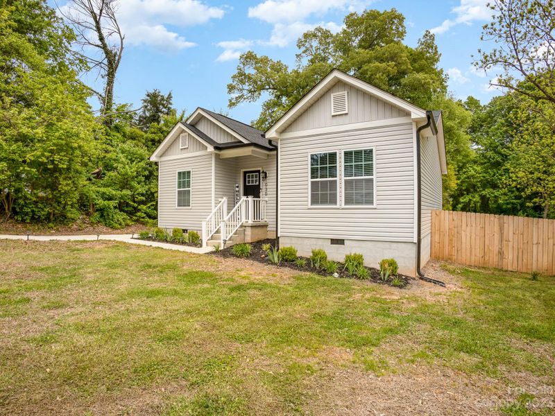 1030 N Oakwood St, Gastonia, NC 28052