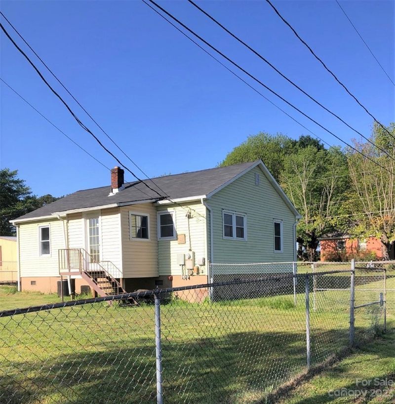 1205 30th St SW, Hickory, NC 28602