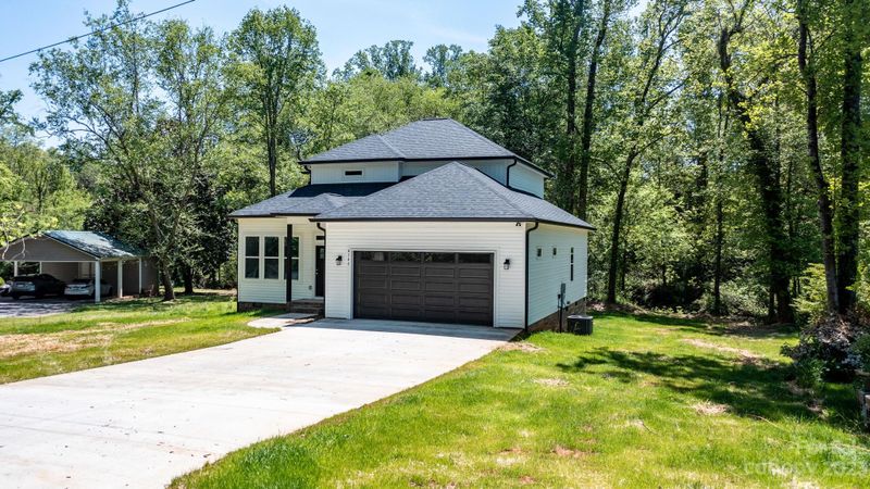 4146 2nd St NE, Hickory, NC 28601