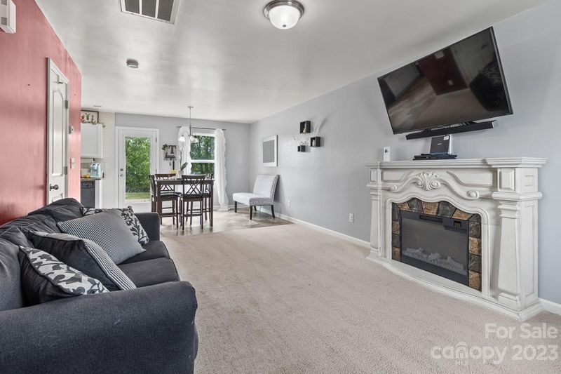 106 Olivia Ln, Lincolnton, NC 28092