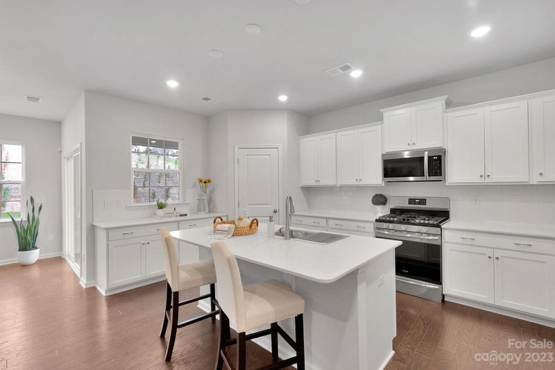924 Deep River Way, Waxhaw, NC 28173