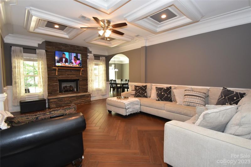501 Austin Dr, Charlotte, NC 28213
