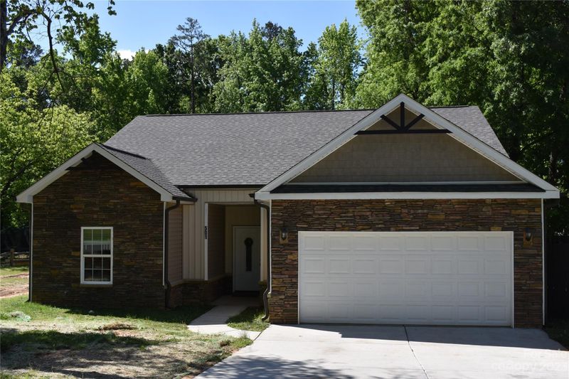 501 Austin Dr, Charlotte, NC 28213