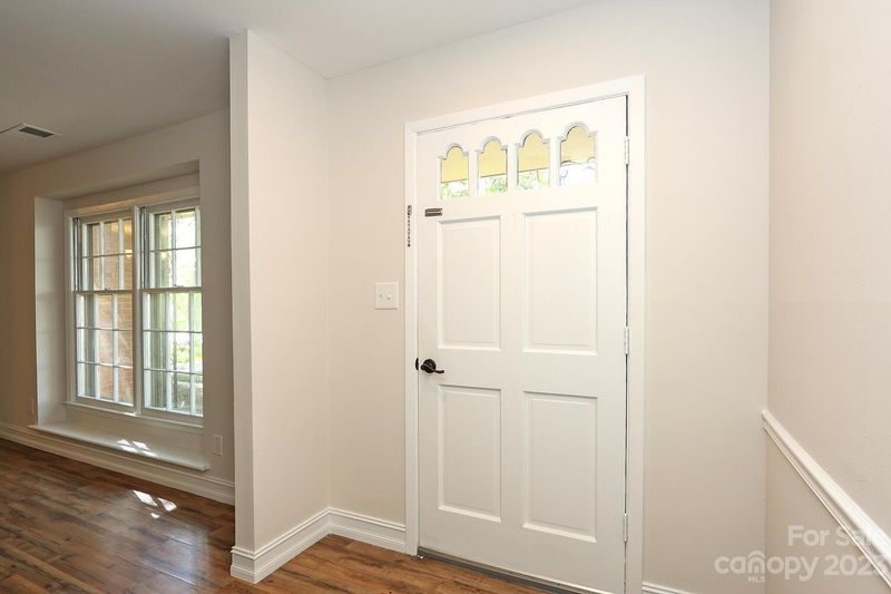 6307 Forest Way Dr, Charlotte, NC 28212