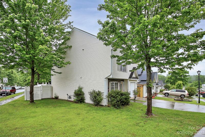 7907 Bronze Pike Dr, Charlotte, NC 28273