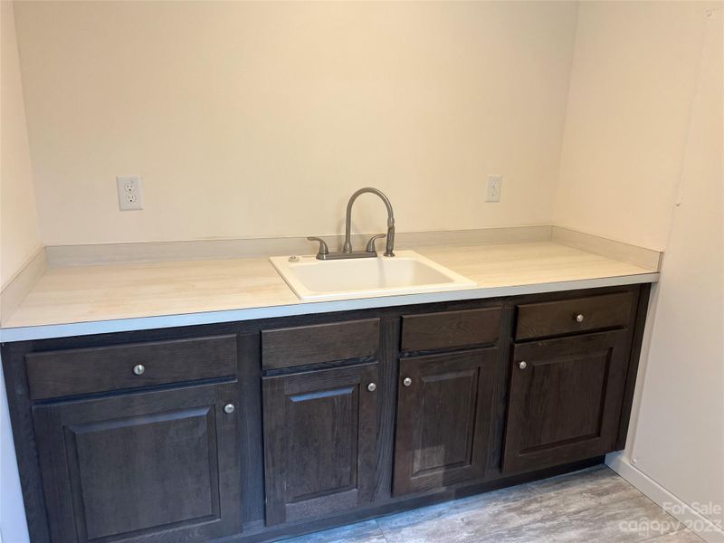 601 Lhasa Apso Ln, Iron Station, NC 28080