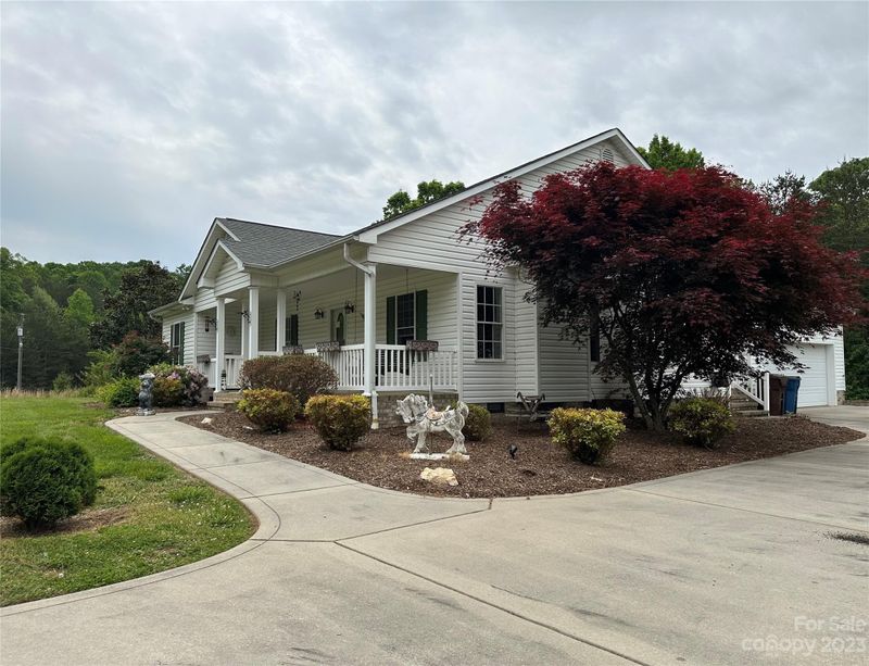 2455 Oak Valley Ln, Maiden, NC 28650