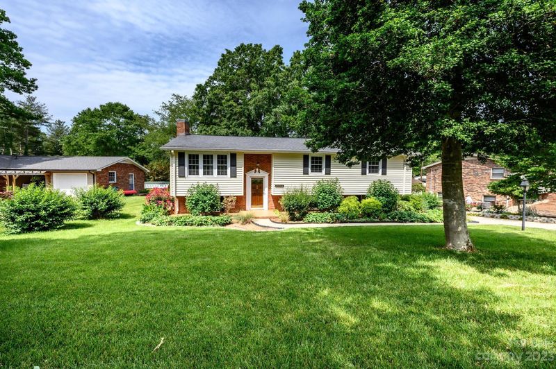 3995 Elizabeth St, Hickory, NC 28601