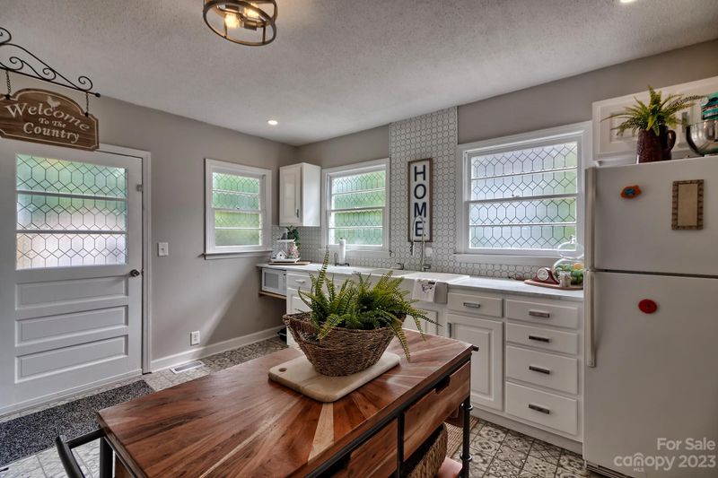 211 E Hilton St, Kershaw, SC 29067