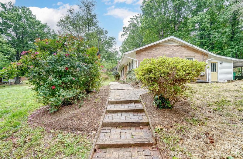 443 Westham Ridge Rd, Charlotte, NC 28217
