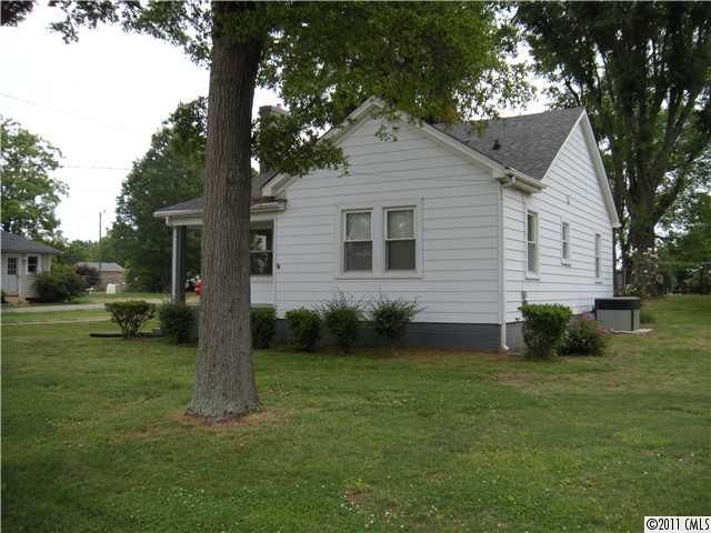 1451 N Main St, Mooresville, NC 28115