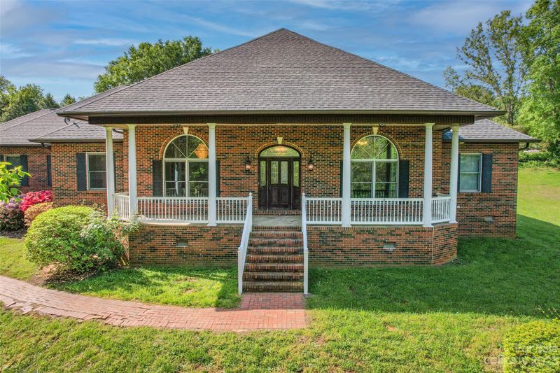 2949 Lawrence Dr, Claremont, NC 28610