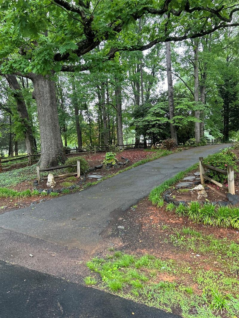 3340 Tracelake Dr, Matthews, NC 28105