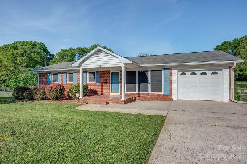 203 Maple Dr, Mount Holly, NC 28120