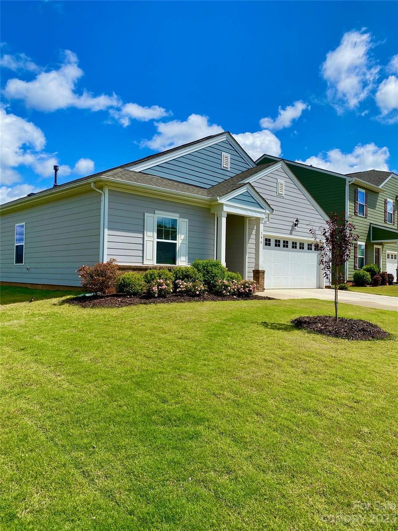 196 Willow Valley Dr, Mooresville, NC 28115