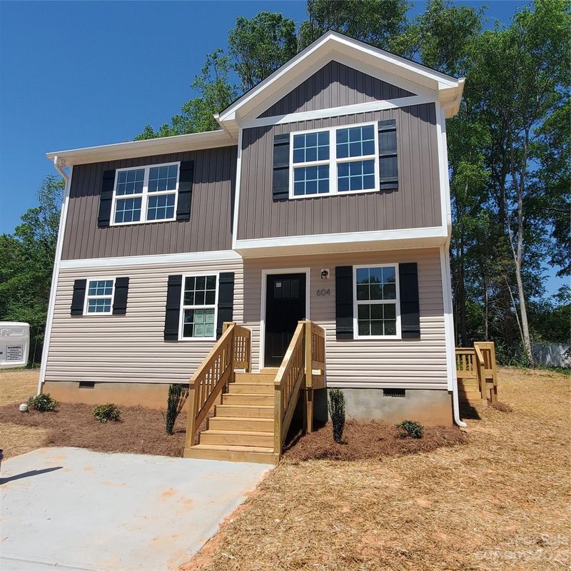 604 E Carpenter St, Dallas, NC 28034