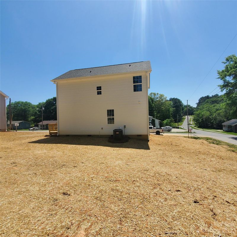 602 E Carpenter St, Dallas, NC 28034