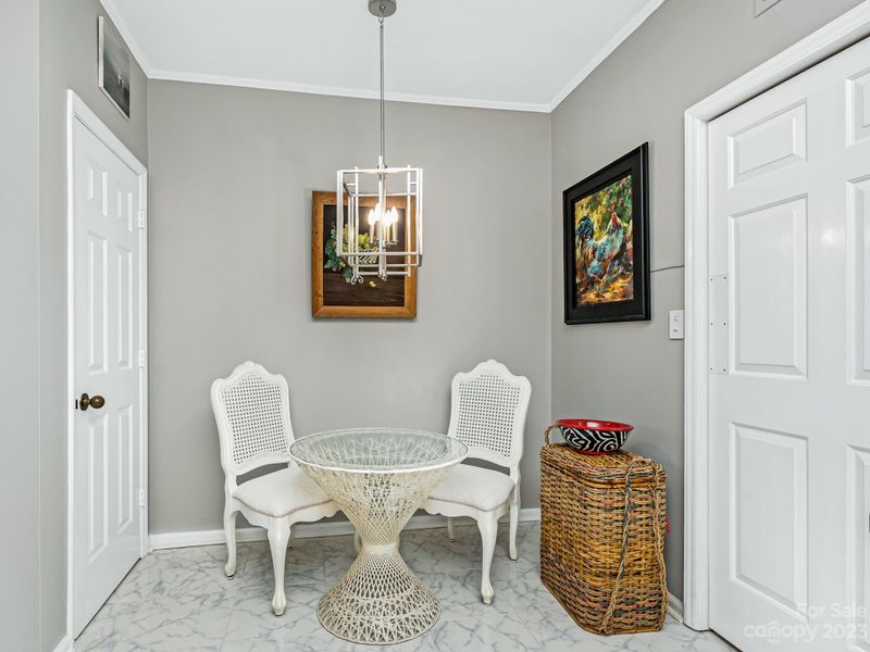 970 Cherokee Rd, Charlotte, NC 28207
