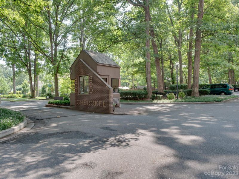 970 Cherokee Rd, Charlotte, NC 28207