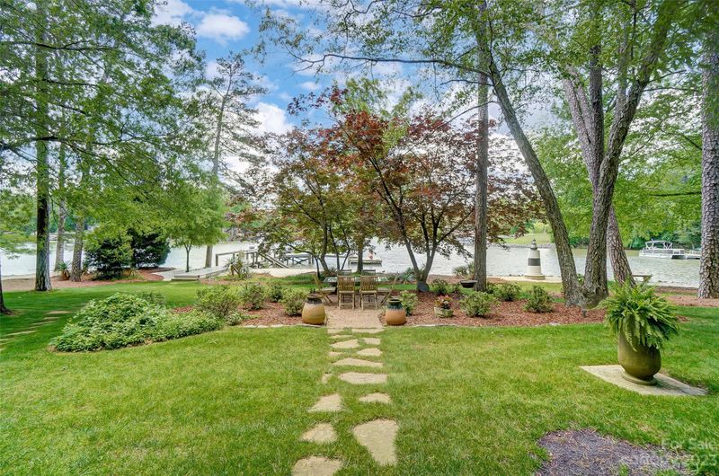 16103 Boyd Cove Ln, Charlotte, NC 28278