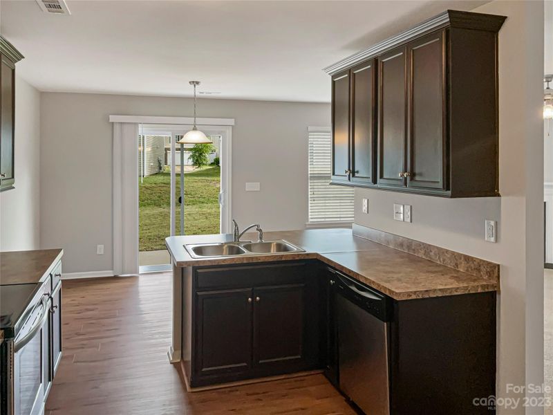 7034 Thorncrown St, Charlotte, NC 28214