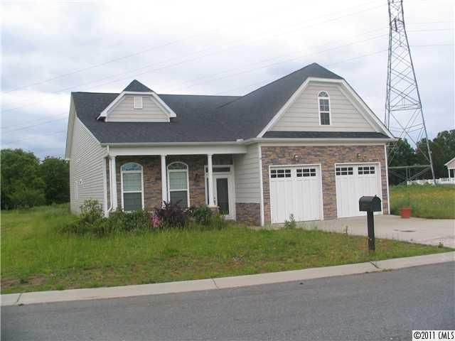 323 Pulaski Dr, Concord, NC 28027