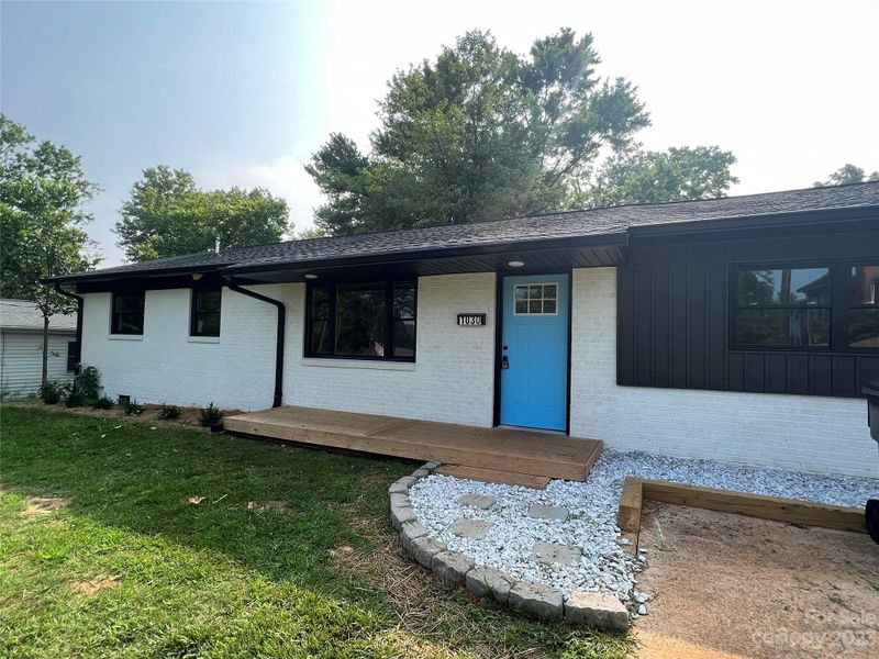 1030 11th St NE, Hickory, NC 28601