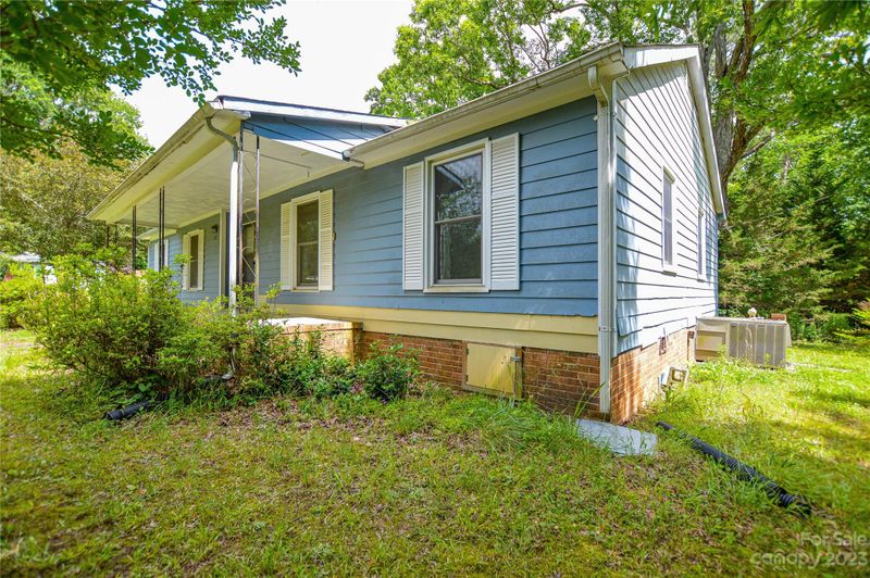 1387 Hilldale Ln, Iron Station, NC 28080