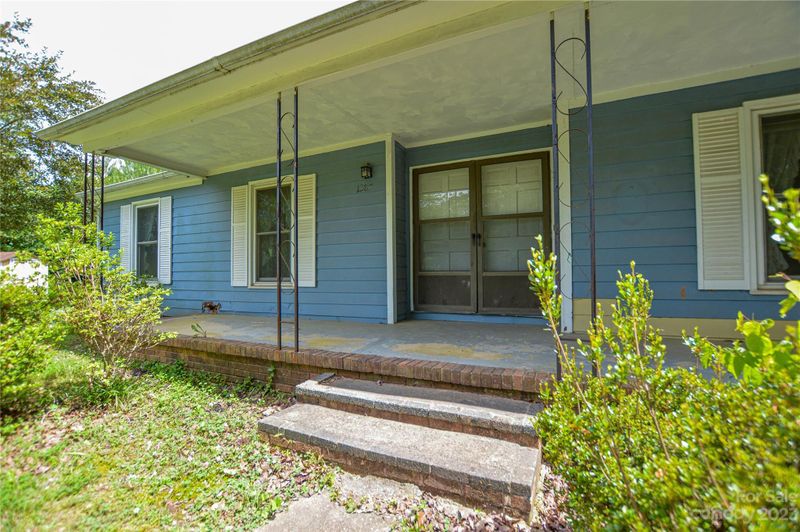 1387 Hilldale Ln, Iron Station, NC 28080