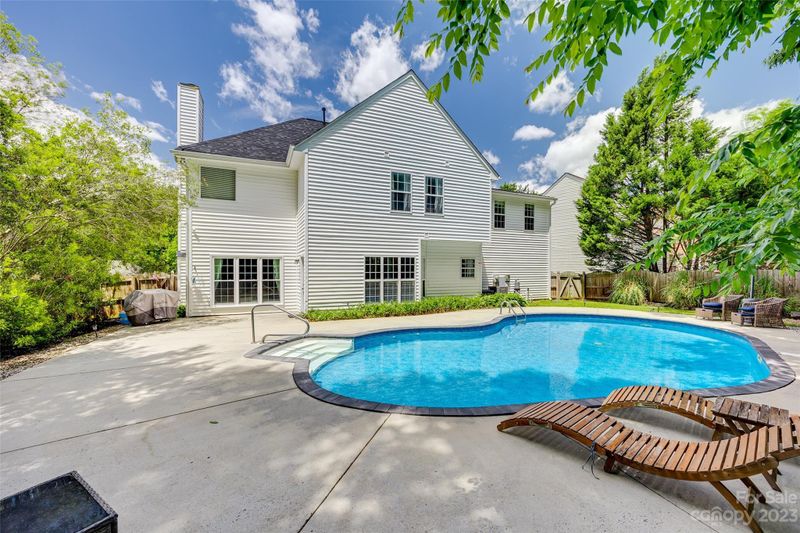 2832 Bumble Bee Dr, Matthews, NC 28105