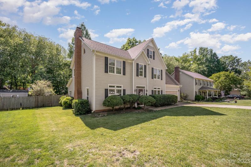 13327 Kintyre Ct, Matthews, NC 28105
