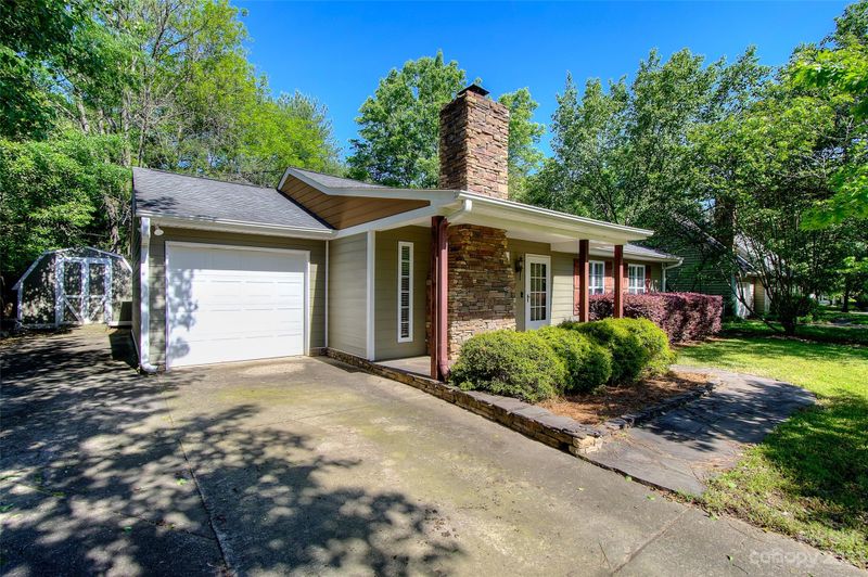 8233 Trail View Dr, Charlotte, NC 28226