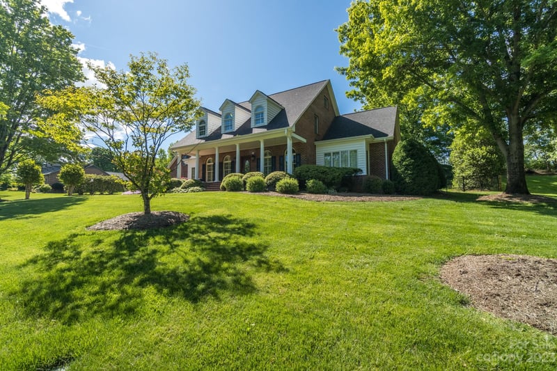 3175 Stonesthrow Dr, Newton, NC 28658