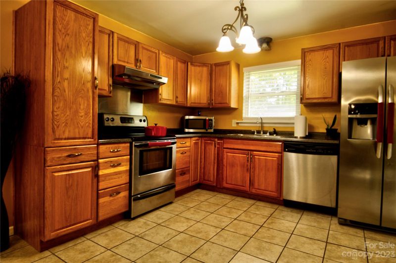 801 Corwin Dr, Charlotte, NC 28213