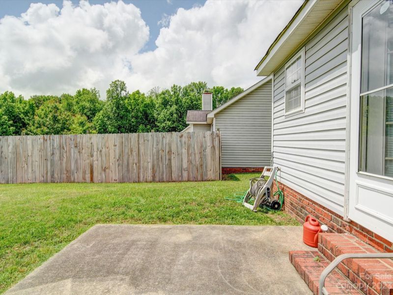 4324 Lothar Ridge Ln, Charlotte, NC 28216