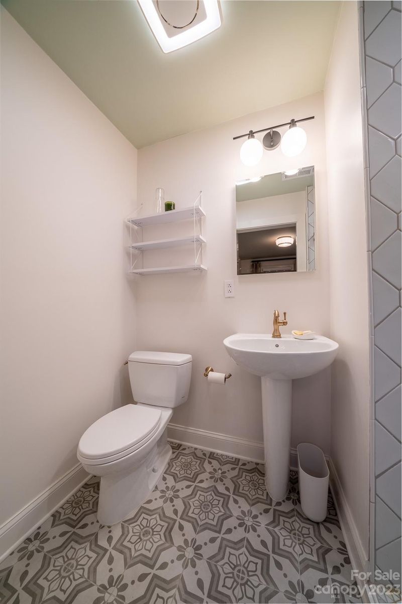 610 E 10th St, Charlotte, NC 28202