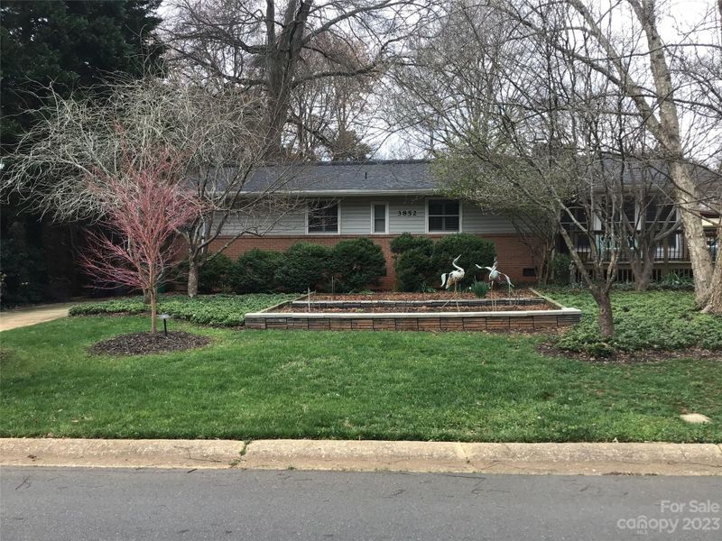 3852 Moultrie St, Charlotte, NC 28209