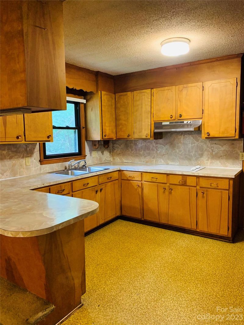 1924 Normandy Rd, Kannapolis, NC 28081