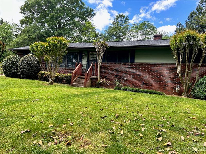 1295 18th St NE, Hickory, NC 28601