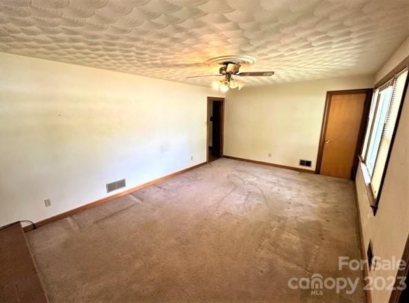 4627 Springs Rd, Conover, NC 28613